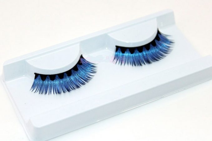 blue strip eyelashes